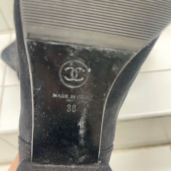 Chanel Black Suede Ankle Boots with CC Logo Pearl Detail Sz 38 - Picture 5 of 10